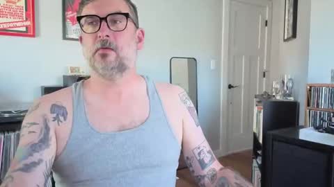 Snapshot of office_dad chatting on 10.02.25 Office Dad online show from 10.02.25