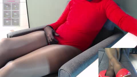 Snapshot of oldynylon chatting on 10.02.25 Pantyhose-feet-lover online show from 10.02.25