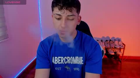 Snapshot of oliver_kyy chatting on 09.23.25 oliveeer online show from 09.23.25