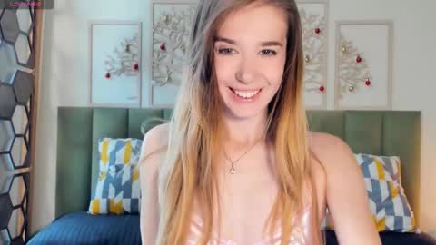 Snapshot of olivia_7 chatting on 10.15.25 Olivia online show from 10.15.25