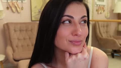 Snapshot of oliviasway chatting on 02.28.25 OliviaSway online show from 02.28.25