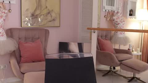 Snapshot of oliviasway chatting on 09.11.25 OliviaSway online show from 09.11.25