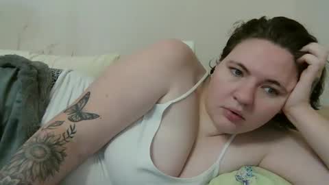 Snapshot of olyafire chatting on 01.06.25 OlyaFire online show from 01.06.25