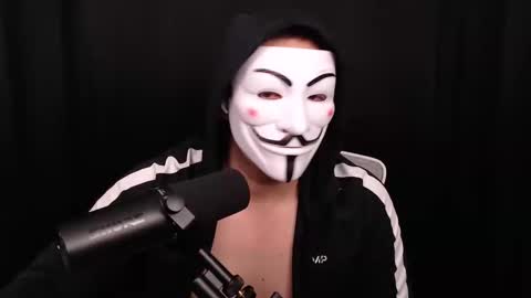 Snapshot of onlycosplayguy chatting on 11.02.25 Dante online show from 11.02.25