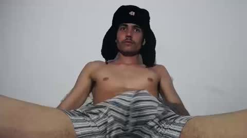 Snapshot of onzas_ chatting on 09.24.25 onzas_ online show from 09.24.25