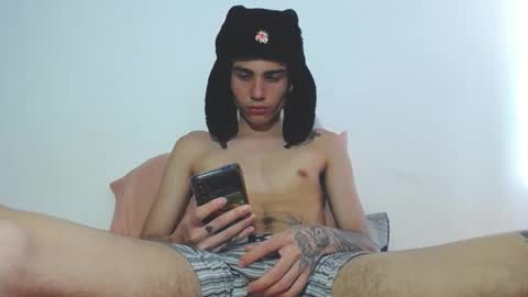 Snapshot of onzas_ chatting on 10.16.25 onzas_ online show from 10.16.25