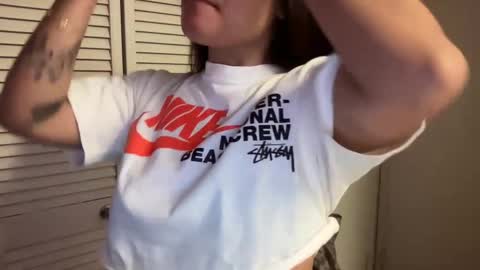 Snapshot of oohhellothere chatting on 09.16.25 Miss Girly online show from 09.16.25