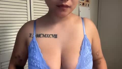 Snapshot of oohhellothere chatting on 09.21.25 Miss Girly online show from 09.21.25