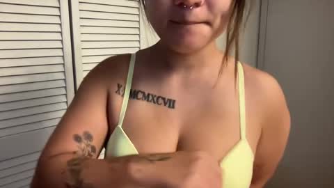 Snapshot of oohhellothere chatting on 09.23.25 Miss Girly online show from 09.23.25