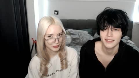 Snapshot of opiunarium chatting on 11.07.25 Bella and John online show from 11.07.25