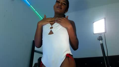 Snapshot of orianadollx chatting on 01.22.25 Oriana online show from 01.22.25