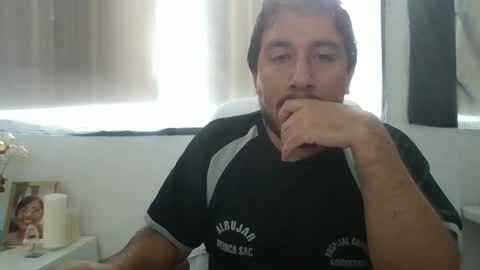 Snapshot of oscaryn_martell chatting on 11.02.25 oscaryn_martell online show from 11.02.25