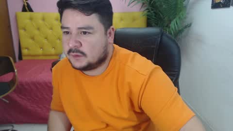 Snapshot of oso_gael chatting on 02.08.25 Bear Gael online show from 02.08.25