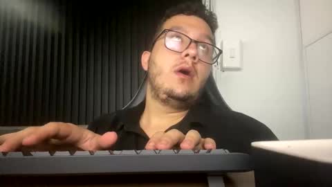 Snapshot of osomalicioso chatting on 09.30.25 juan online show from 09.30.25