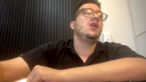 Snapshot of osomalicioso chatting on 10.19.25 juan online show from 10.19.25