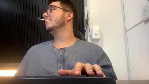 Snapshot of osomalicioso chatting on 10.23.25 juan online show from 10.23.25