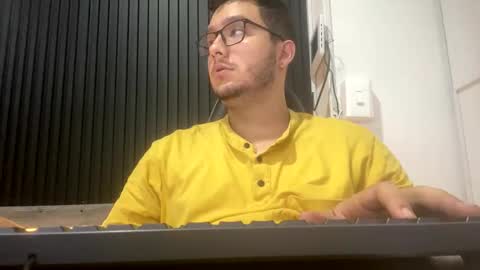 Snapshot of osomalicioso chatting on 10.24.25 juan online show from 10.24.25