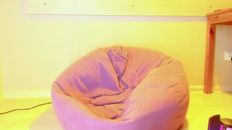 Snapshot of otishairy chatting on 12.14.24 Otis online show from 12.14.24