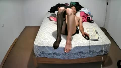 Snapshot of outtamatik chatting on 03.11.25 G online show from 03.11.25