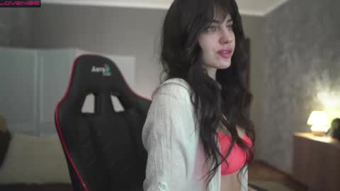 Snapshot of oxxme chatting on 02.28.25 Oxana Hi friends all my videos are 50 off check my bio online show from 02.28.25