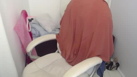 Snapshot of paiper_halliwey_ chatting on 12.03.24 paiper online show from 12.03.24