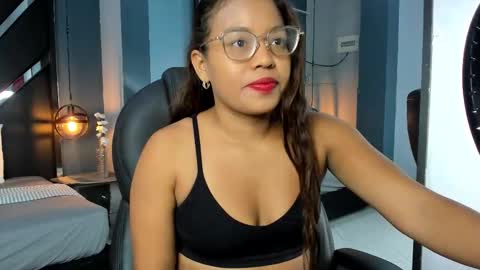Snapshot of pamela_025 chatting on 10.27.25 Pame online show from 10.27.25