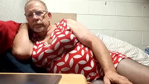 Snapshot of pantyfun32 chatting on 11.03.25 a online show from 11.03.25