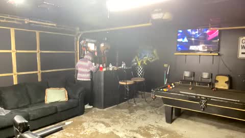 Snapshot of papi_krizz chatting on 10.20.25 papi_krizz online show from 10.20.25