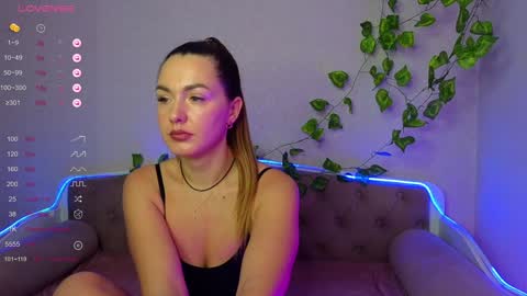 Snapshot of paradisepleasure_ chatting on 12.04.24 Allie  Alex Thumbs up if you like us online show from 12.04.24