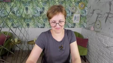 Snapshot of paris_cherry chatting on 03.09.25 Paris online show from 03.09.25