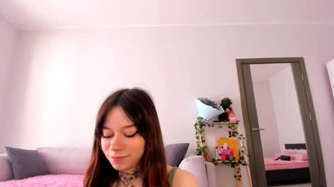 Bella online show from 10.14.25