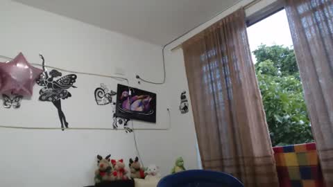 Snapshot of paulet_ chatting on 01.06.25 paulet latiin online show from 01.06.25