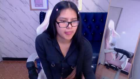 Live 800am 200pm COLOMBIAN HOUR online show from 02.21.25