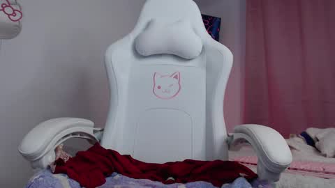 Snapshot of peacherry_ chatting on 03.04.25 peacherry_ online show from 03.04.25