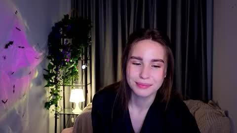 Snapshot of peachparadox chatting on 10.31.25 SwetsKitt online show from 10.31.25