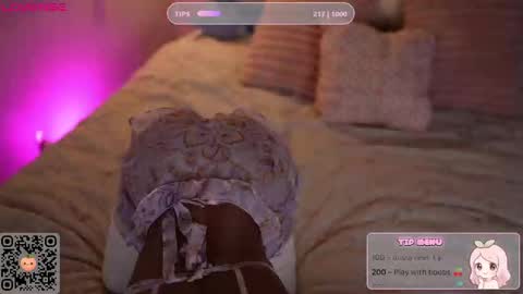 Snapshot of peachypeachgirl chatting on 10.16.25 peachypeachgirl online show from 10.16.25