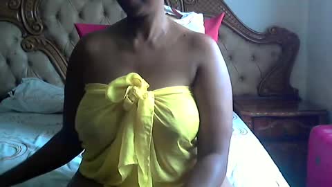 Snapshot of pearassmmm chatting on 02.11.25 pearassmmm online show from 02.11.25