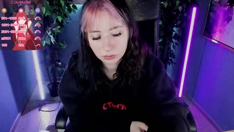 Snapshot of peggymcdean chatting on 10.31.25 peggymcdean online show from 10.31.25