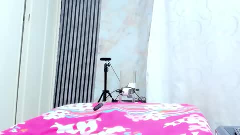 Snapshot of perla_blue1 chatting on 11.13.25 perla_blue1 online show from 11.13.25