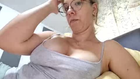 Snapshot of pervygirl69 chatting on 10.07.25 Lisa - online show from 10.07.25