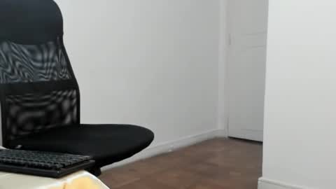 Snapshot of peter_x_annaud chatting on 10.01.25 FELIPE online show from 10.01.25