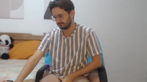 Snapshot of peter_x_annaud chatting on 10.08.25 FELIPE online show from 10.08.25