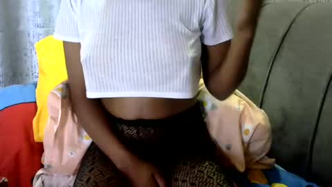 Snapshot of petite_loverr chatting on 02.06.25 Petite loverr online show from 02.06.25