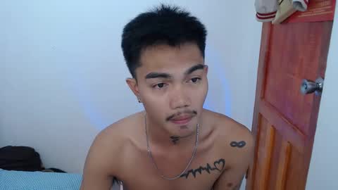 Snapshot of petiteasianx chatting on 01.04.25 Vrin online show from 01.04.25