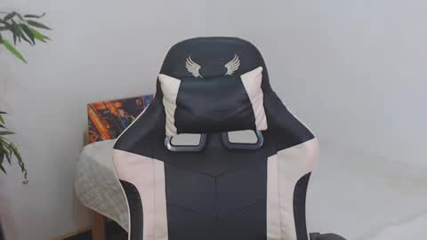 Snapshot of petiteasianx chatting on 01.17.25 Vrin online show from 01.17.25