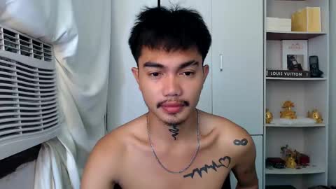 Snapshot of petiteasianx chatting on 02.12.25 Vrin online show from 02.12.25