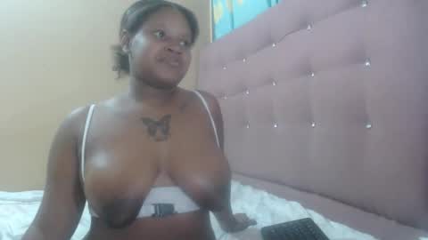 Snapshot of petitechocolatemommy chatting on 11.16.25 petitechocolatemommy online show from 11.16.25