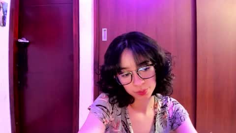 Snapshot of petitee_lunna chatting on 02.10.25 Lunna online show from 02.10.25