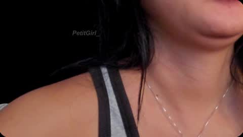 Snapshot of petitgirl_ chatting on 12.29.24 J A S S online show from 12.29.24