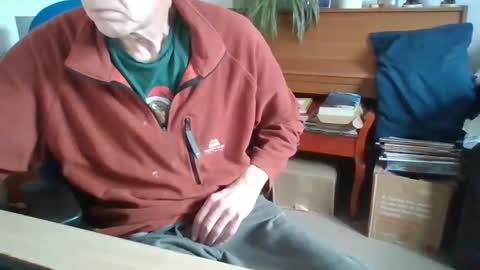 Snapshot of petitwilly chatting on 01.06.25 petitwilly online show from 01.06.25